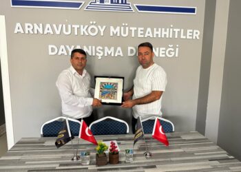 Arnavutköy Müteahhitler Dayanışma Derneği’nde bayrak değişimi yapıldı